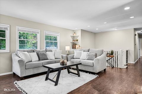 Tiny photo for 425 W Gartner Road, Naperville, IL 60540 (MLS # 12502814)