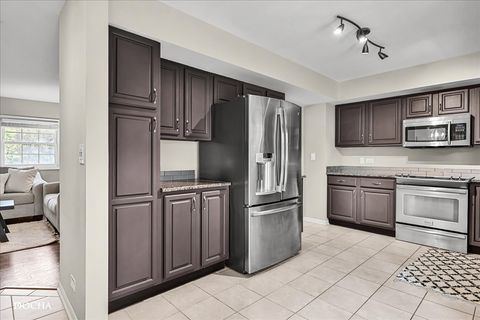 Tiny photo for 425 W Gartner Road, Naperville, IL 60540 (MLS # 12502814)