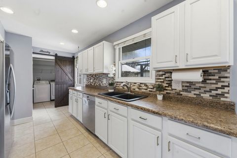 Tiny photo for 441 Walnut Lane, Elk Grove Village, IL 60007 (MLS # 12611910)