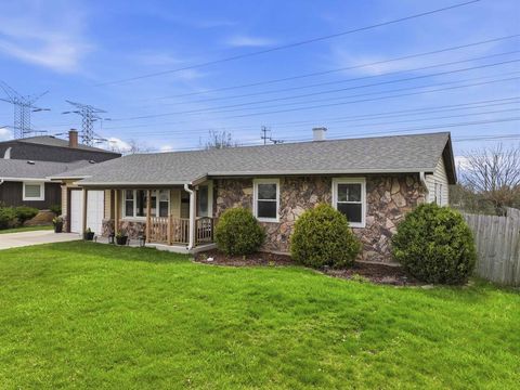 Tiny photo for 441 Walnut Lane, Elk Grove Village, IL 60007 (MLS # 12611910)