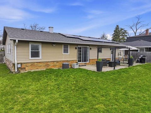 Tiny photo for 441 Walnut Lane, Elk Grove Village, IL 60007 (MLS # 12611910)