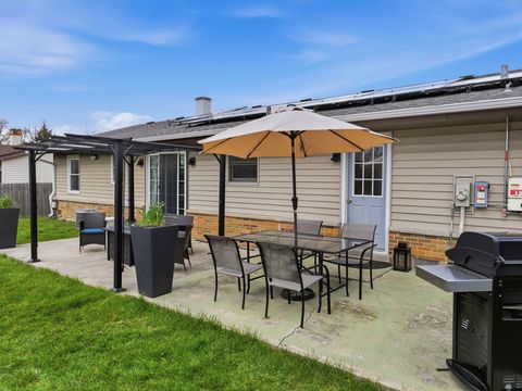 Tiny photo for 441 Walnut Lane, Elk Grove Village, IL 60007 (MLS # 12611910)