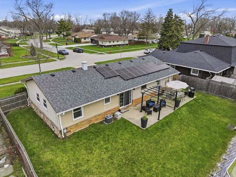 Tiny photo for 441 Walnut Lane, Elk Grove Village, IL 60007 (MLS # 12611910)