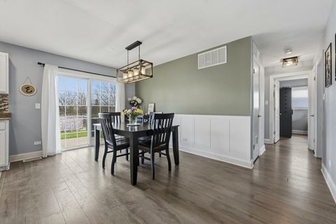 Tiny photo for 441 Walnut Lane, Elk Grove Village, IL 60007 (MLS # 12611910)