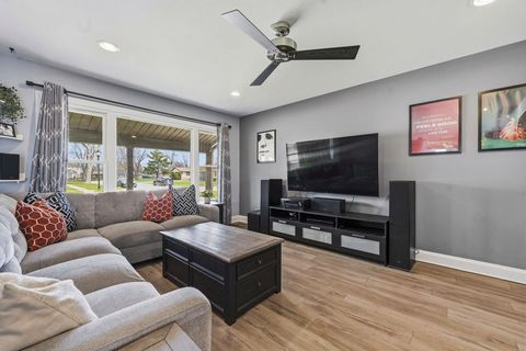 Tiny photo for 441 Walnut Lane, Elk Grove Village, IL 60007 (MLS # 12611910)