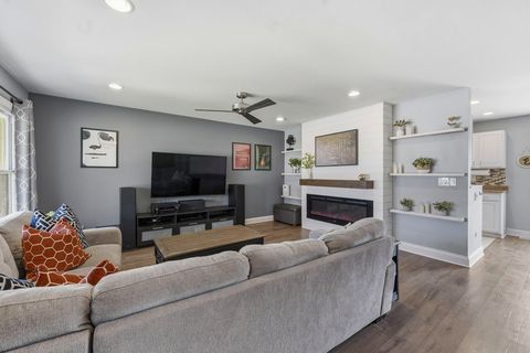 Tiny photo for 441 Walnut Lane, Elk Grove Village, IL 60007 (MLS # 12611910)