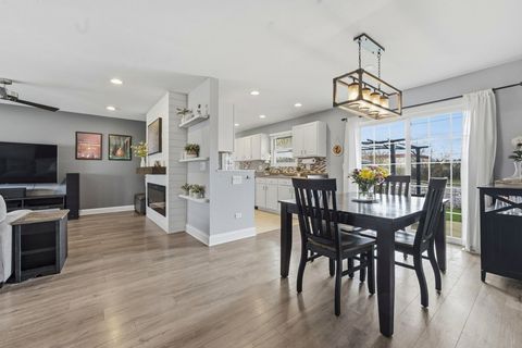 Tiny photo for 441 Walnut Lane, Elk Grove Village, IL 60007 (MLS # 12611910)