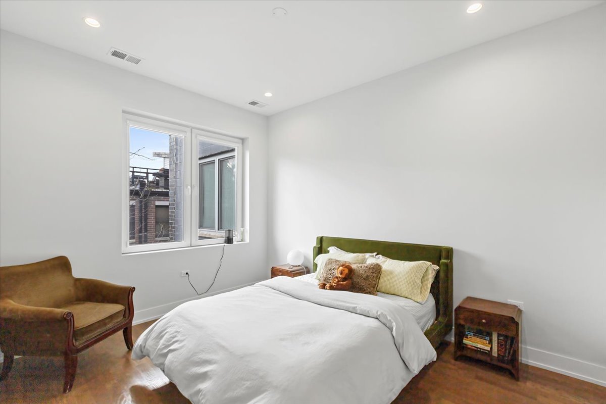 2217 W Madison Street 413