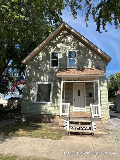 Photo of 536 North Avenue, Aurora, IL 60505 (MLS # 12486637)