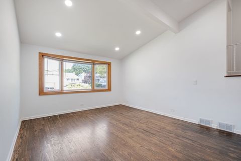 Tiny photo for 1721 N wilshire Drive, Arlington Heights, IL 60004 (MLS # 12697233)
