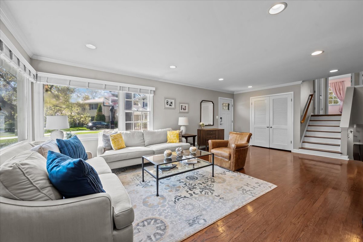 927 Holly Court