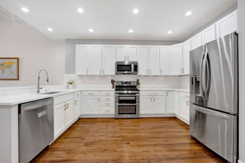 Tiny photo for 1235 W George Street #110, Chicago, IL 60657 (MLS # 12613053)