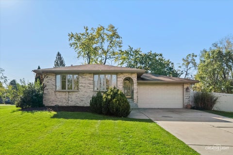 Photo of 8300 S 84th Court, Hickory Hills, IL 60457 (MLS # 12784356)