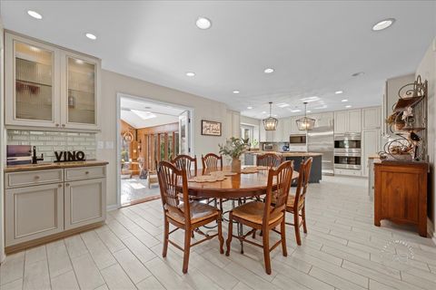 Tiny photo for 825 PERSIMMON Drive, St. Charles, IL 60174 (MLS # 12602458)