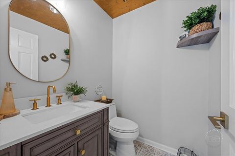 Tiny photo for 825 PERSIMMON Drive, St. Charles, IL 60174 (MLS # 12602458)