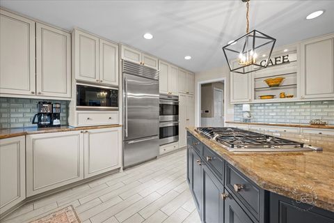 Tiny photo for 825 PERSIMMON Drive, St. Charles, IL 60174 (MLS # 12602458)