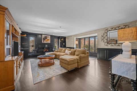 Tiny photo for 825 PERSIMMON Drive, St. Charles, IL 60174 (MLS # 12602458)