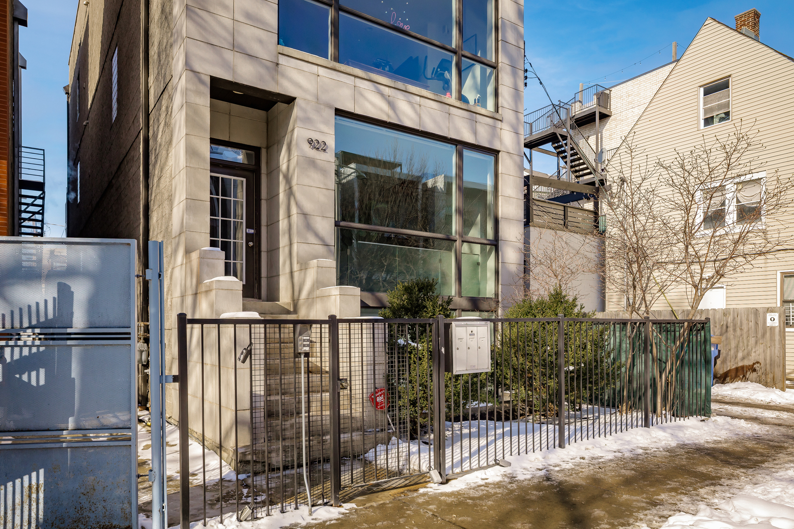 922 N Hermitage Avenue 2