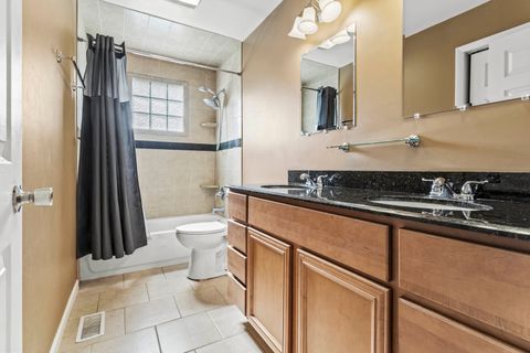 Tiny photo for 557 Cottonwood Circle, Bolingbrook, IL 60440 (MLS # 12498381)