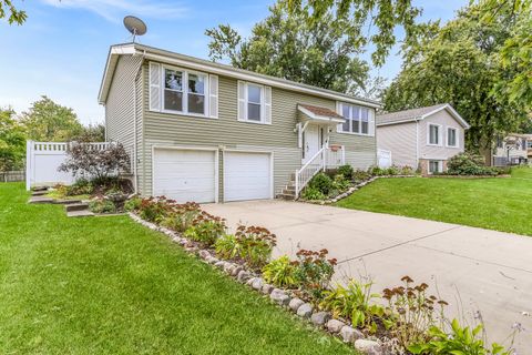 Photo of 557 Cottonwood Circle, Bolingbrook, IL 60440 (MLS # 12498381) Photo of 557 Cottonwood Circle, Bolingbrook, IL 60440 (MLS # 12498381)