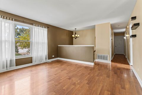 Tiny photo for 557 Cottonwood Circle, Bolingbrook, IL 60440 (MLS # 12498381)