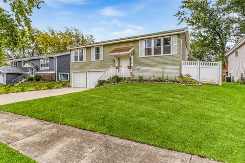 Tiny photo for 557 Cottonwood Circle, Bolingbrook, IL 60440 (MLS # 12498381)