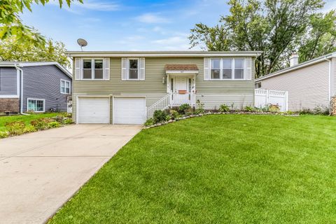 Tiny photo for 557 Cottonwood Circle, Bolingbrook, IL 60440 (MLS # 12498381)
