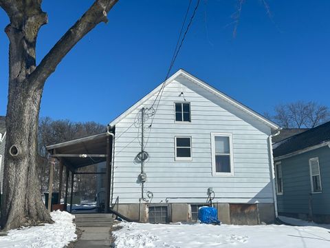 Tiny photo for 747 1st Avenue, Clinton, IA 52732 (MLS # 12595503)