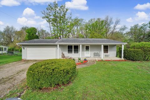 Photo of 105 S Meadowhill Lane, Mahomet, IL 61853 (MLS # 12629174)