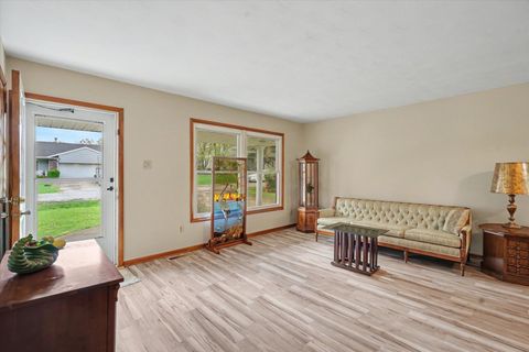 Tiny photo for 105 S Meadowhill Lane, Mahomet, IL 61853 (MLS # 12629174)