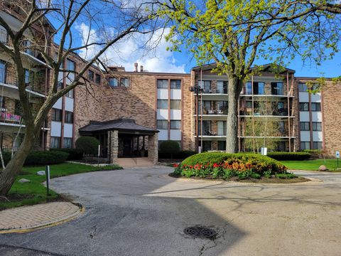 Photo of 250 W PARLIAMENT Place #307, Mount Prospect, IL 60056 (MLS # 12622731)