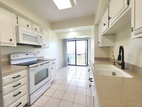 Tiny photo for 250 W PARLIAMENT Place #307, Mount Prospect, IL 60056 (MLS # 12622731)
