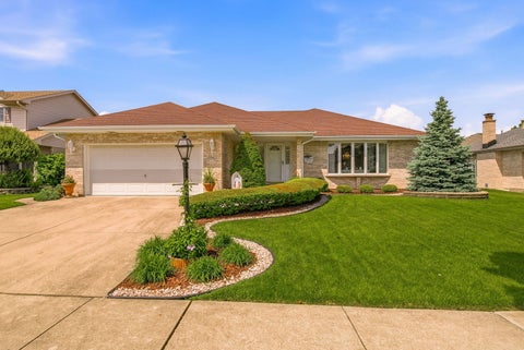 Photo of 15542 Bramblewood Road, Oak Forest, IL 60452 (MLS # 12658527)