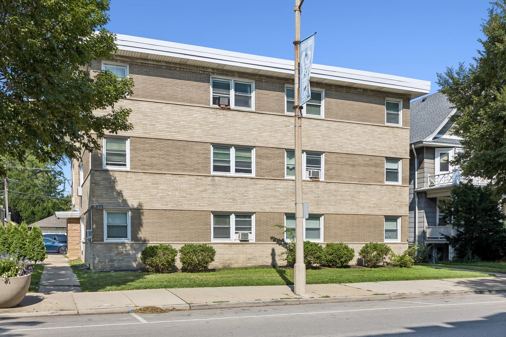 929 S Oak Park Avenue 3NE