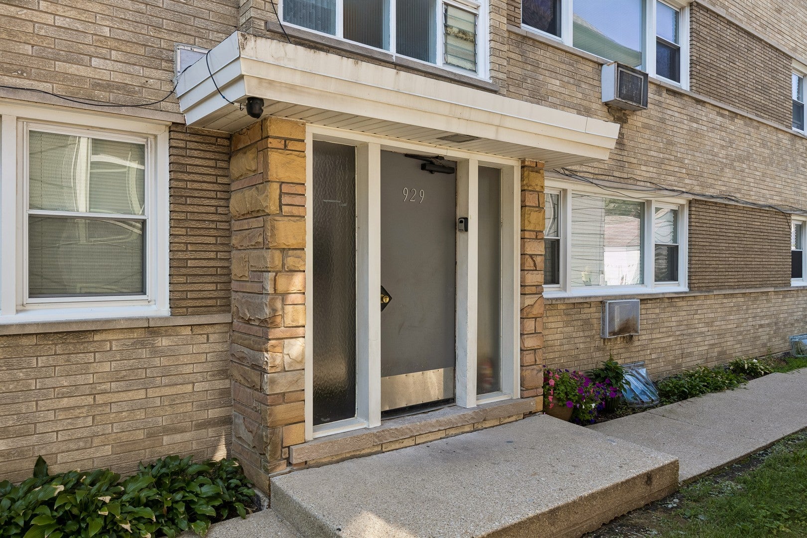 929 S Oak Park Avenue 3NE