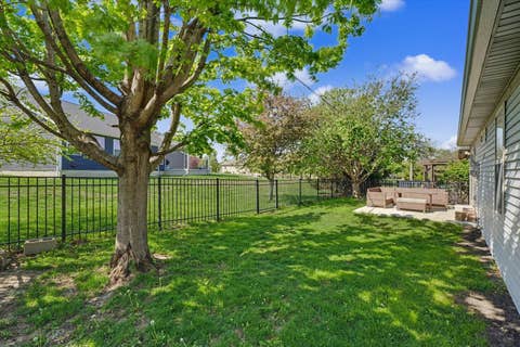 Tiny photo for 1913 Quail Run Drive, Mahomet, IL 61853 (MLS # 12616055)