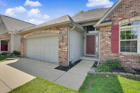 Tiny photo for 1913 Quail Run Drive, Mahomet, IL 61853 (MLS # 12616055)