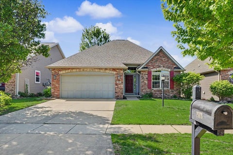 Tiny photo for 1913 Quail Run Drive, Mahomet, IL 61853 (MLS # 12616055)