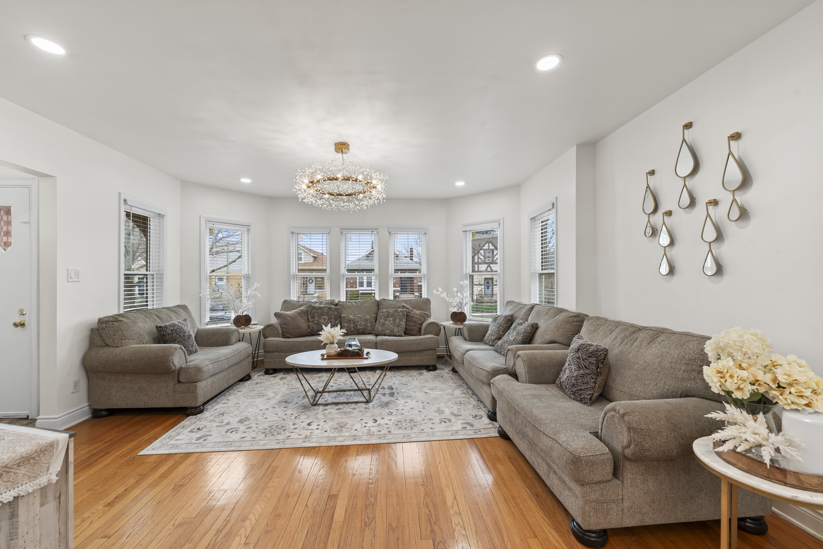 6145 W FLETCHER Street