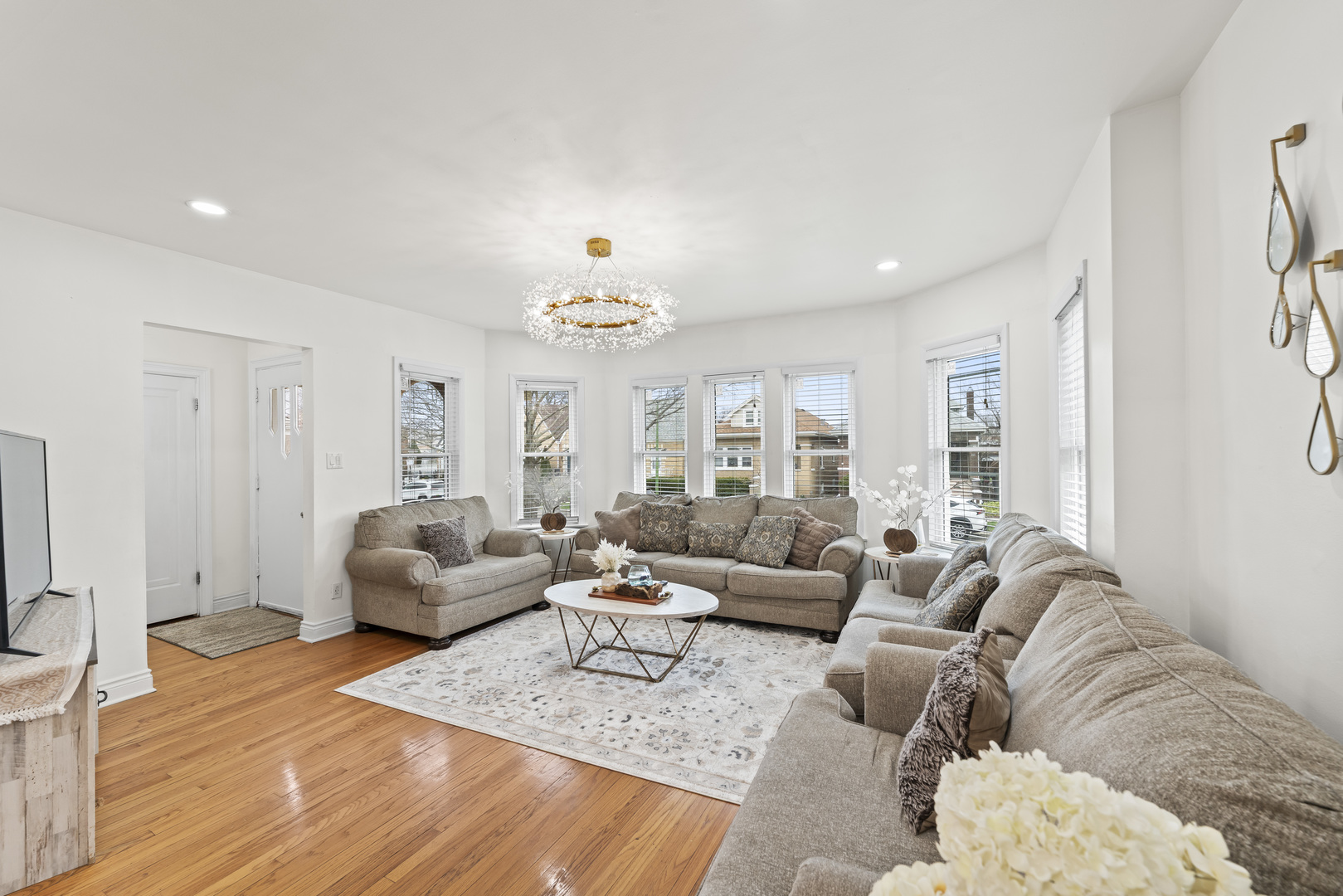 6145 W FLETCHER Street