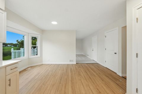 Tiny photo for 105 Abbeywood Circle, Streamwood, IL 60107 (MLS # 12461443)
