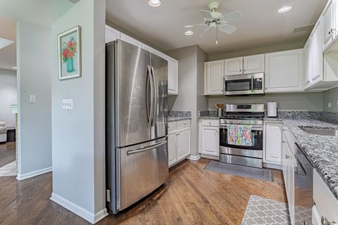 Tiny photo for 966 Willow Street #3-2, Itasca, IL 60143 (MLS # 12469218)