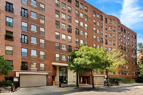 711 W Gordon Terrace 303 Chicago IL 60613