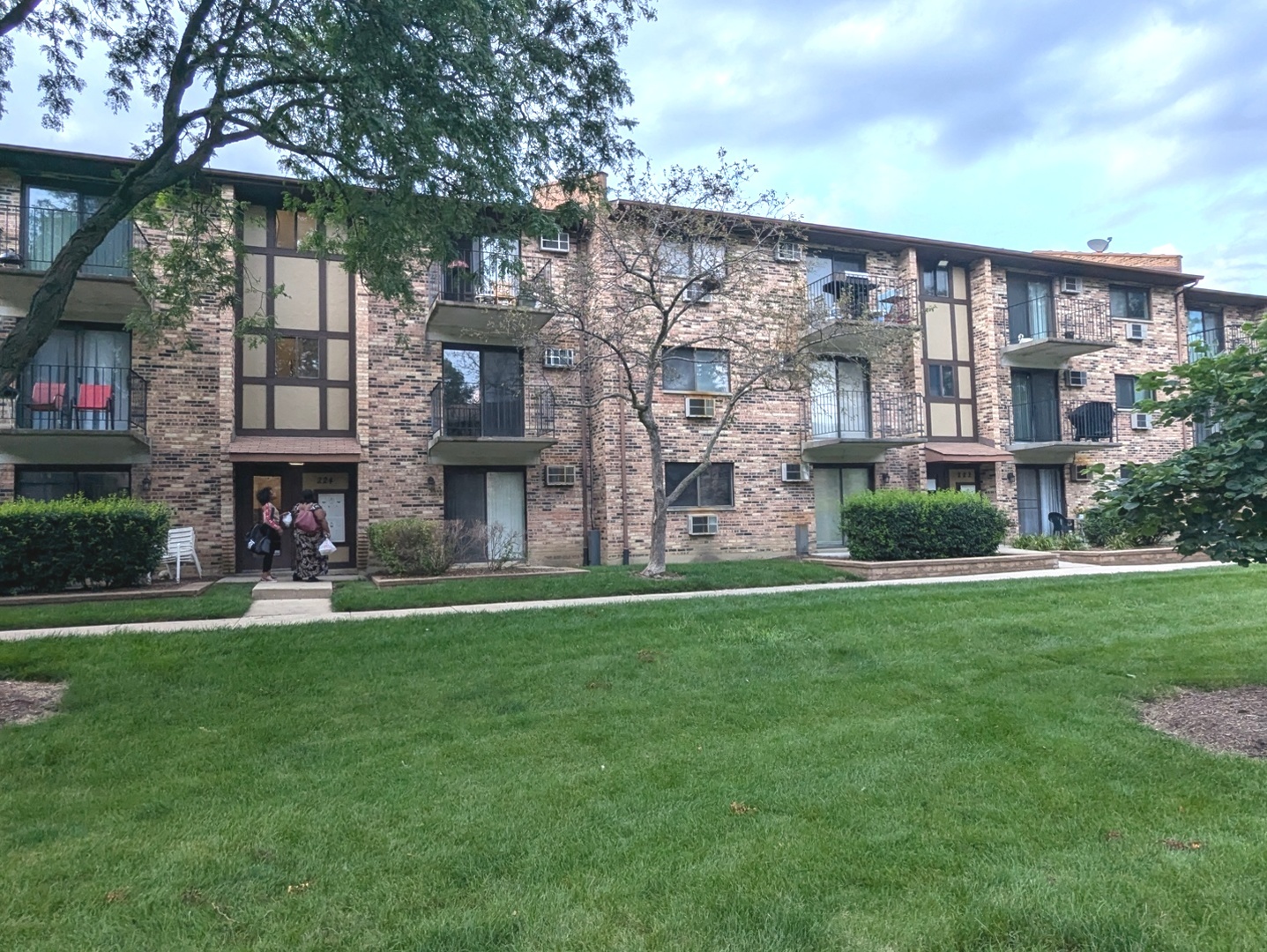 View Carol Stream, IL 60188 condo