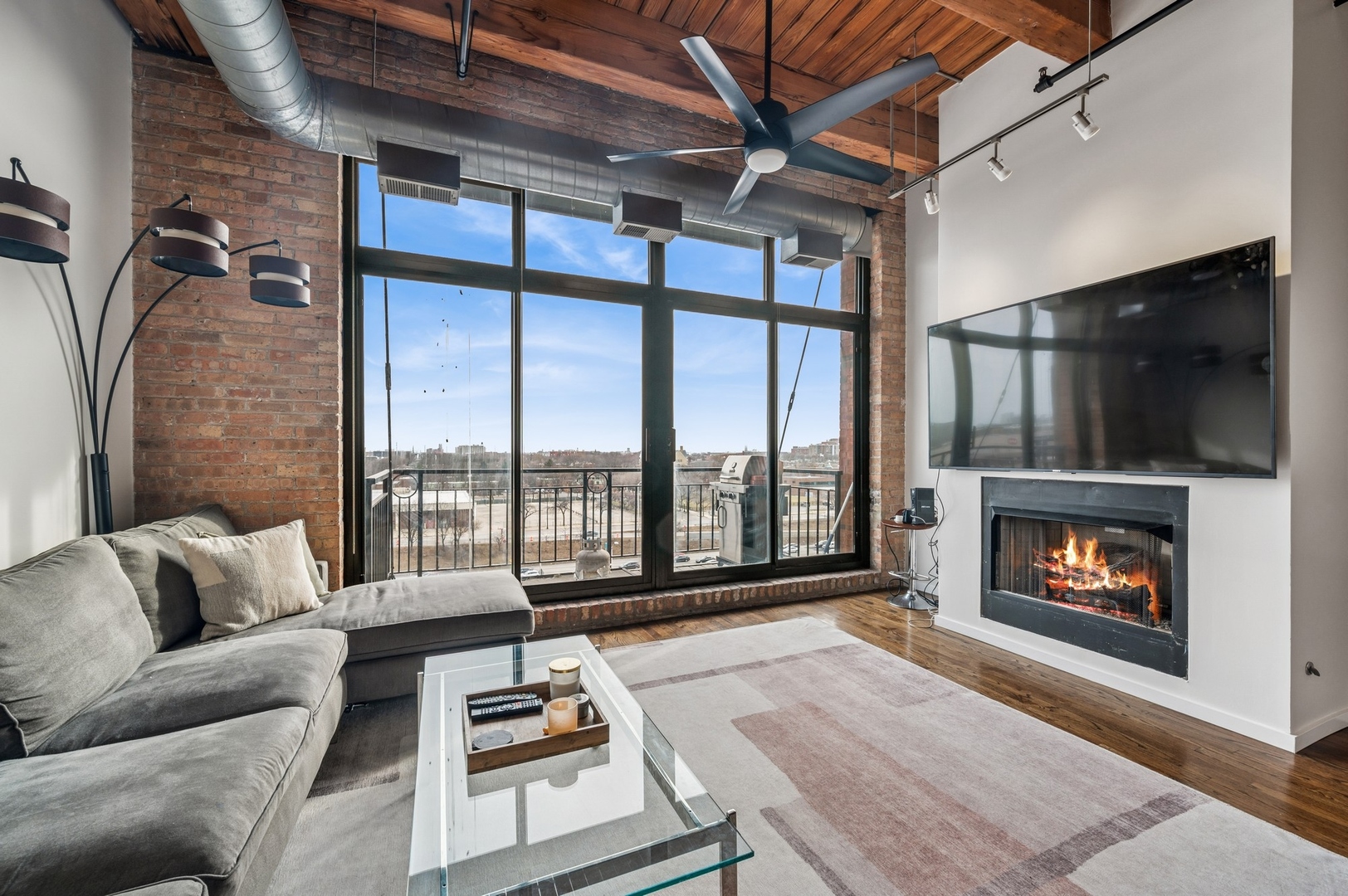1250 W VAN BUREN Street 612