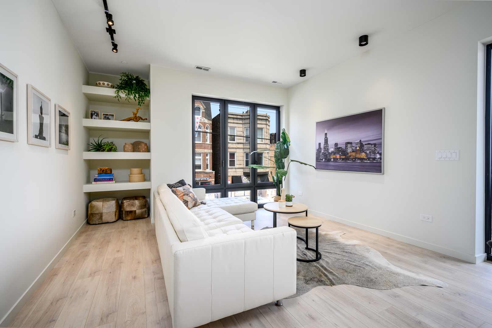 2135 W Cermak Road 3N