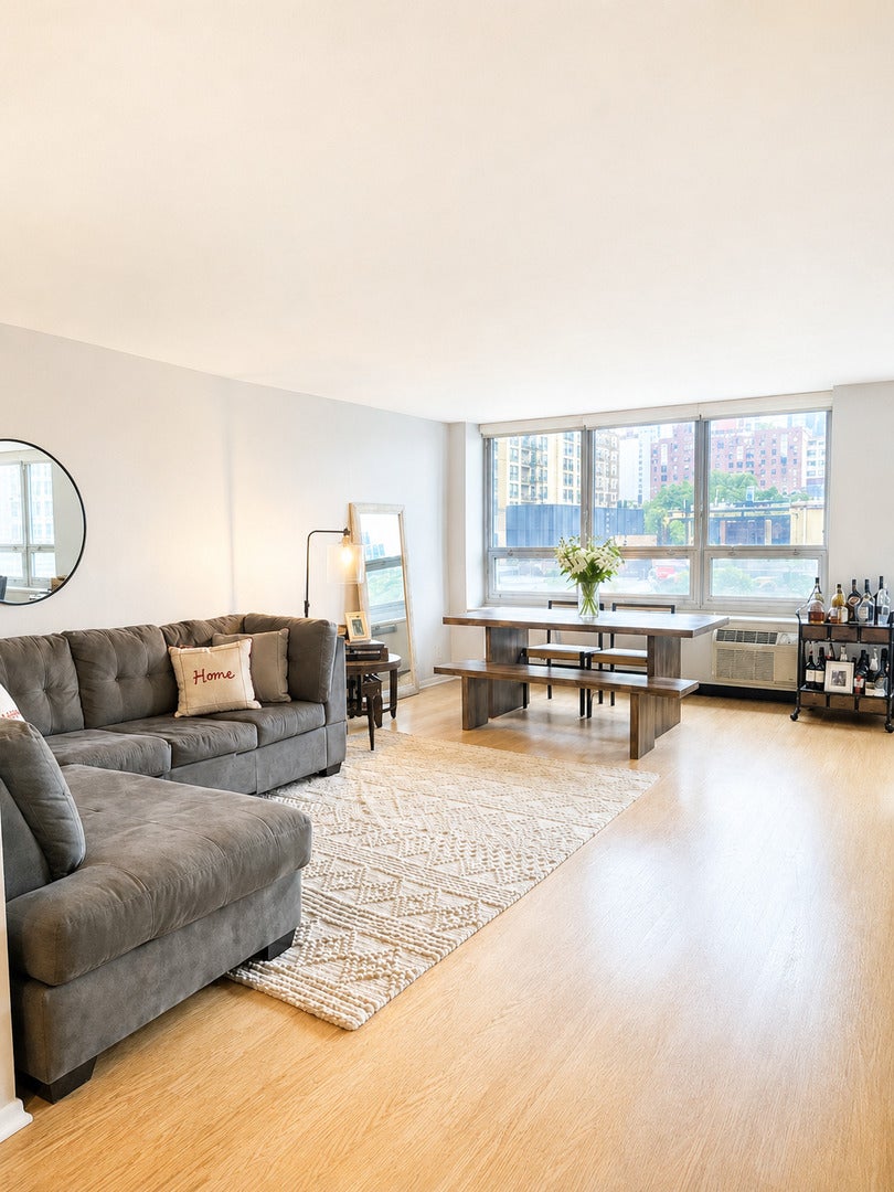 88 W Schiller Street 406