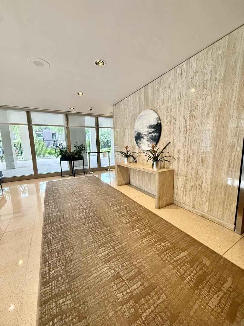 88 W Schiller Street 406