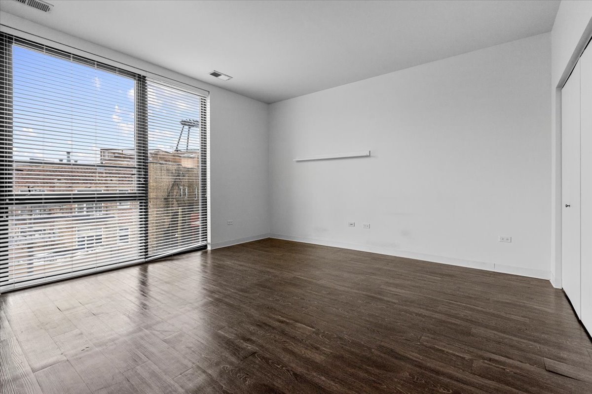 830 N Milwaukee Avenue 410