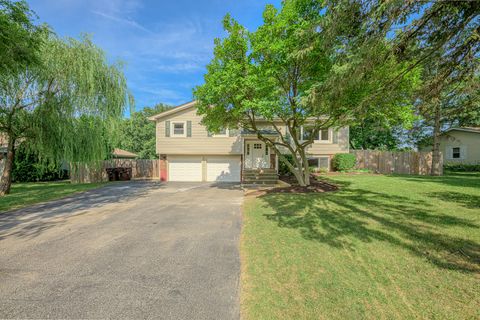 Photo of 214 Somerset Court, New Lenox, IL 60451 (MLS # 12488805)